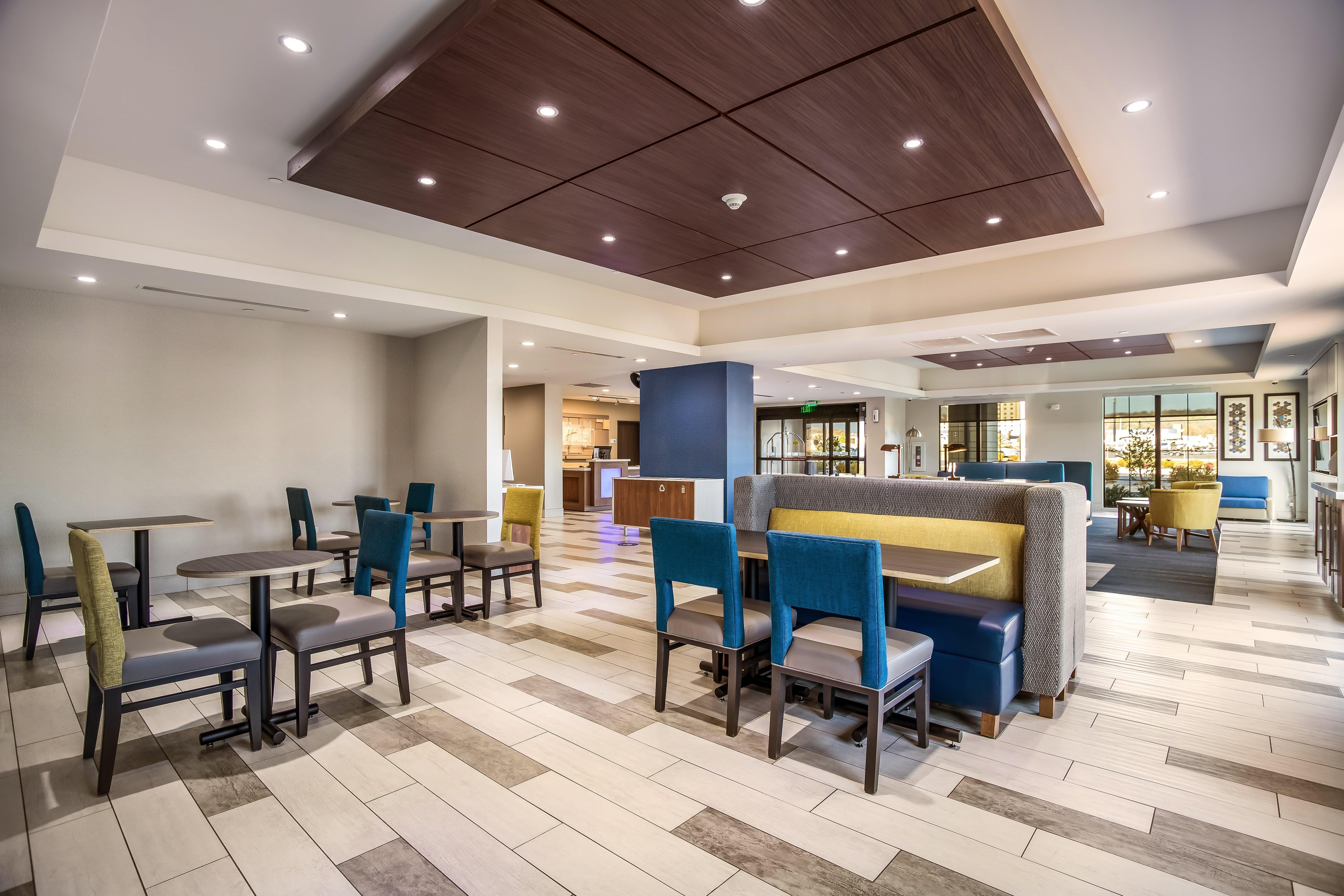 Holiday Inn Express & Suites Tulsa East - Catoosa By Ihg Exterior photo
