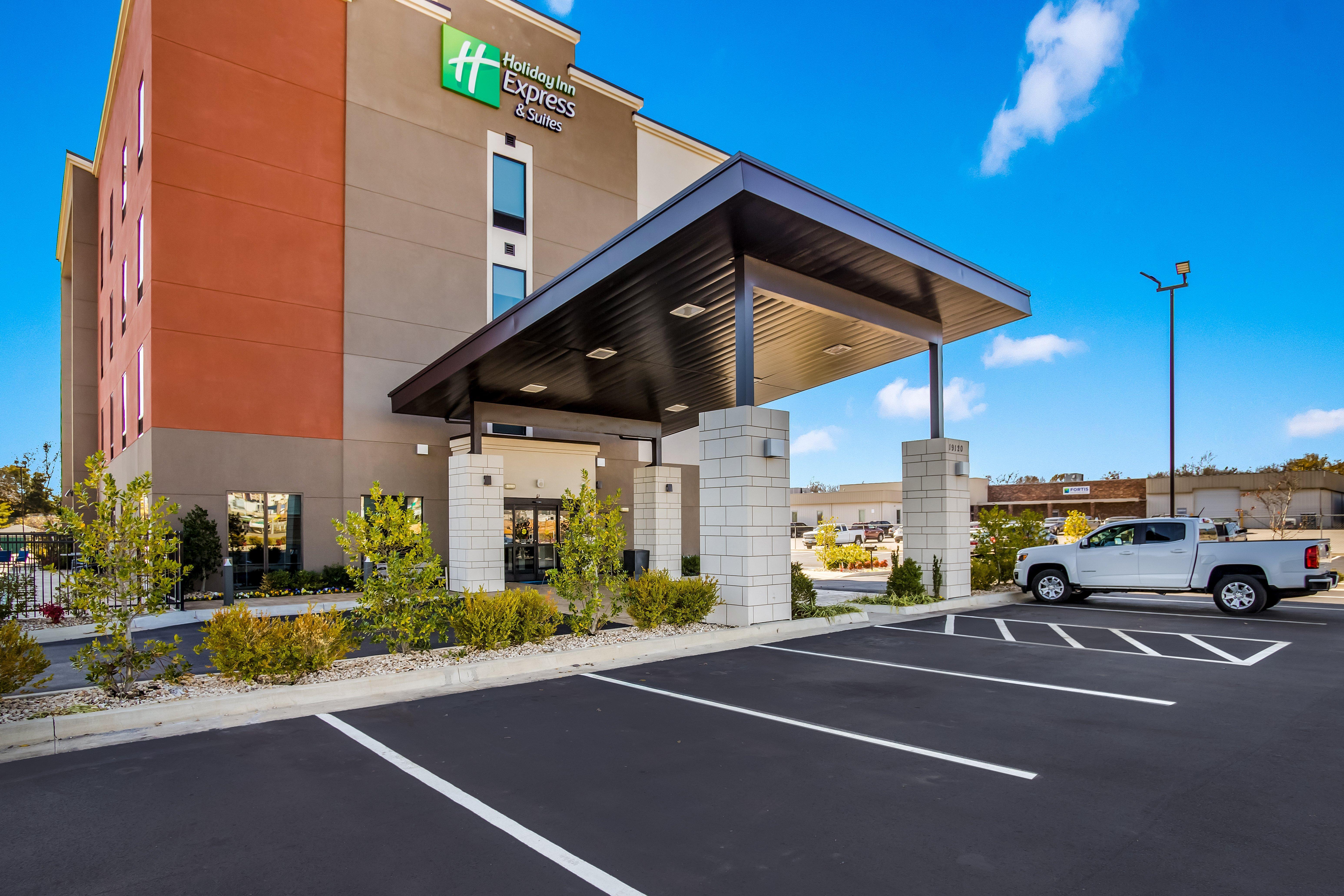 Holiday Inn Express & Suites Tulsa East - Catoosa By Ihg Exterior photo