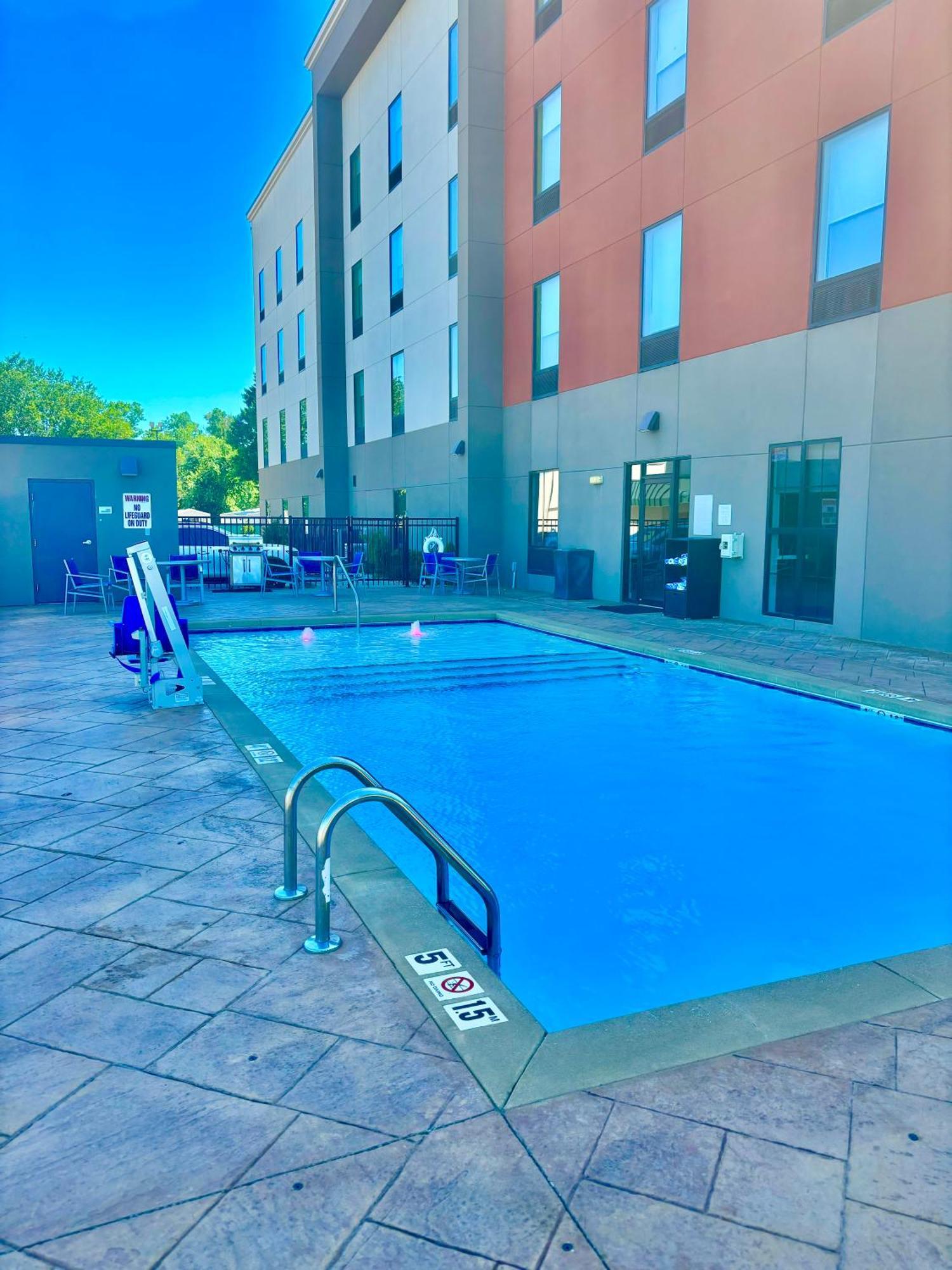 Holiday Inn Express & Suites Tulsa East - Catoosa By Ihg Exterior photo