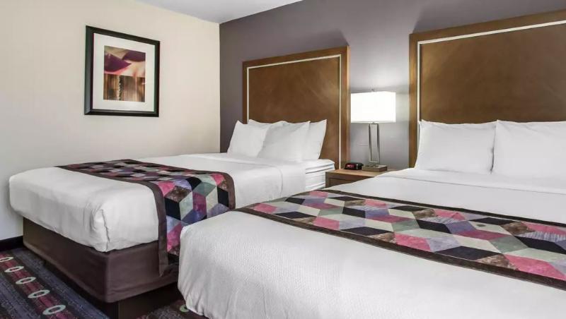 Holiday Inn Express & Suites Tulsa East - Catoosa By Ihg Exterior photo